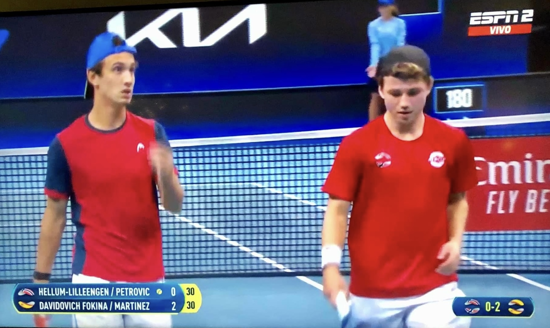 Andreja Petrovic (21) og Lukas Hellum Lilleengen (21) i landskampen mot Spania